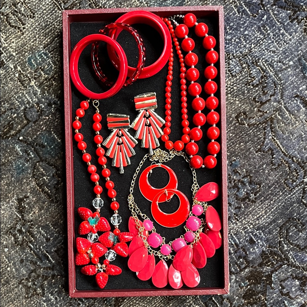 Vintage - Women Costume Jewelry